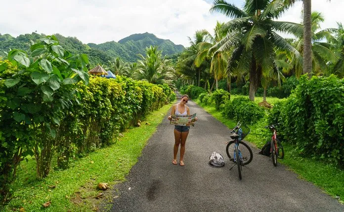 Discover Cook Islands - biking around the island
