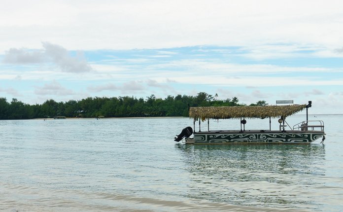 Rarotonga Tour | Rarotonga Backpacker Guidebook Pontoon in Water Rarotonga