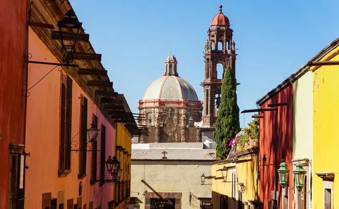 San Miguel de Allende in 19 Photos - Outsidevibes San Miguel de Allende painted streets Mexico