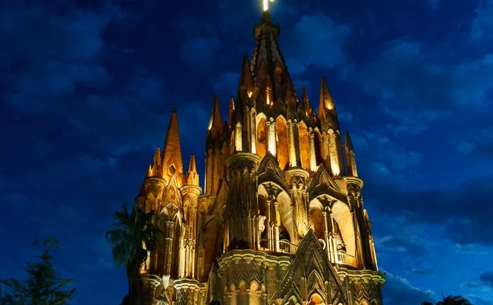 San Miguel de Allende in 19 Photos - Outsidevibes San Miguel de Allende Church Nighttime Mexico
