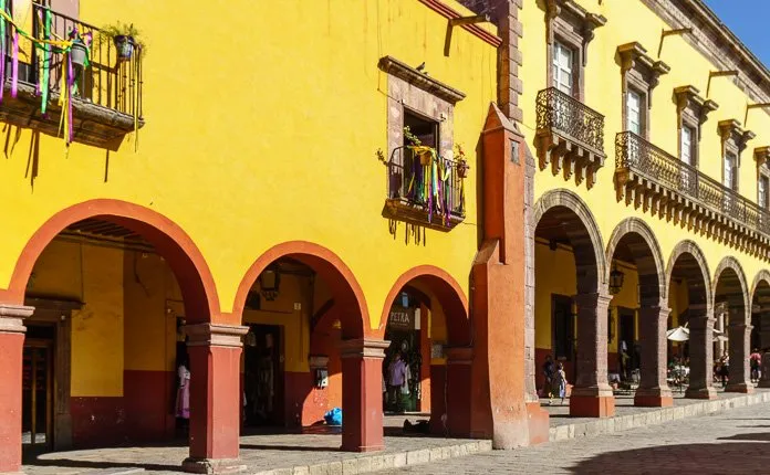 San Miguel de Allende in 19 Photos - Outsidevibes San Miguel de Allende painted streets Mexico