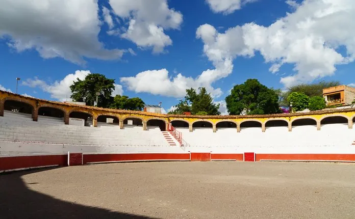 San Miguel de Allende in 19 Photos - Outsidevibes San Miguel de Allende bull fighting Mexico