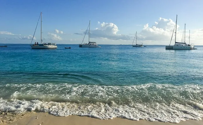 Sailboat hitchhiking French Polynesia