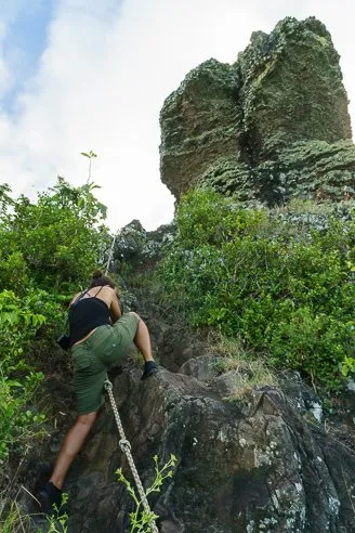Hiking Mount Teurafaatiu