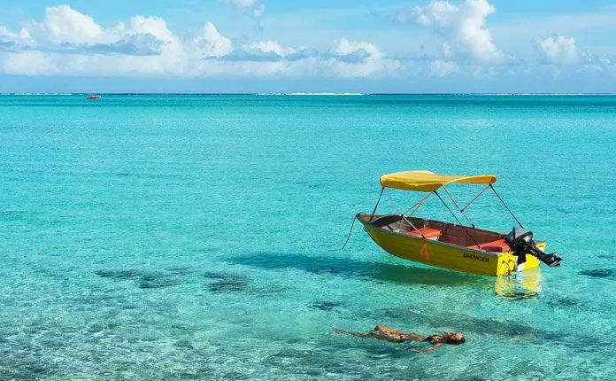 Backpacking the Society Islands on a Budget - Outsidevibes Swimming Bora Bora French Polynesia