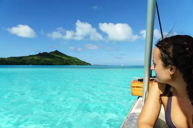 Backpacking the Society Islands on a Budget - Outsidevibes Bora Bora Lagoon tour