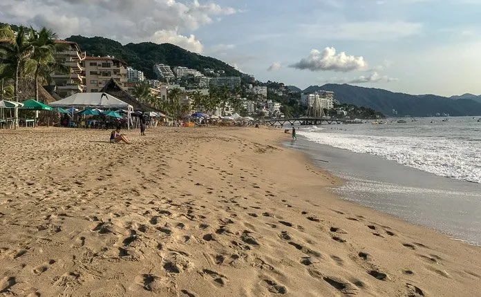 uerto Vallarta's Malecon area is a must see when visiting this destination city. Located along the Pacific Ocean front the Malecon stretches for 12 blocks, almost a mile long, and is full of spectacular artwork, shops, stands, bars and restaurants. On any day of the week you will find something happening along Puerto Vallarta's Malecon.