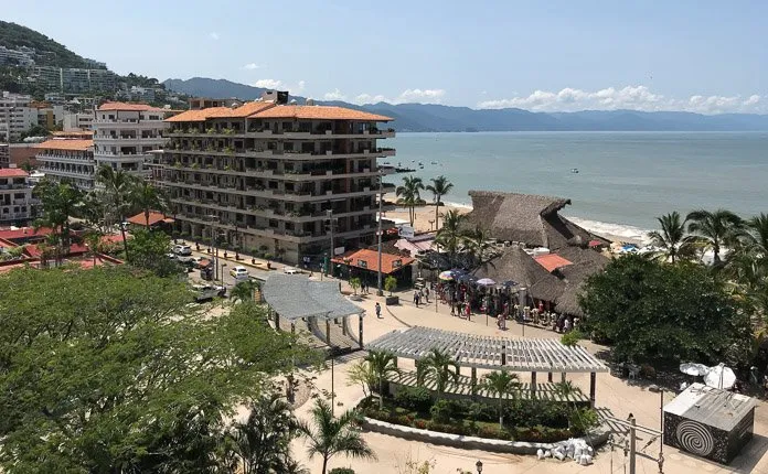 uerto Vallarta's Malecon area is a must see when visiting this destination city. Located along the Pacific Ocean front the Malecon stretches for 12 blocks, almost a mile long, and is full of spectacular artwork, shops, stands, bars and restaurants. On any day of the week you will find something happening along Puerto Vallarta's Malecon.