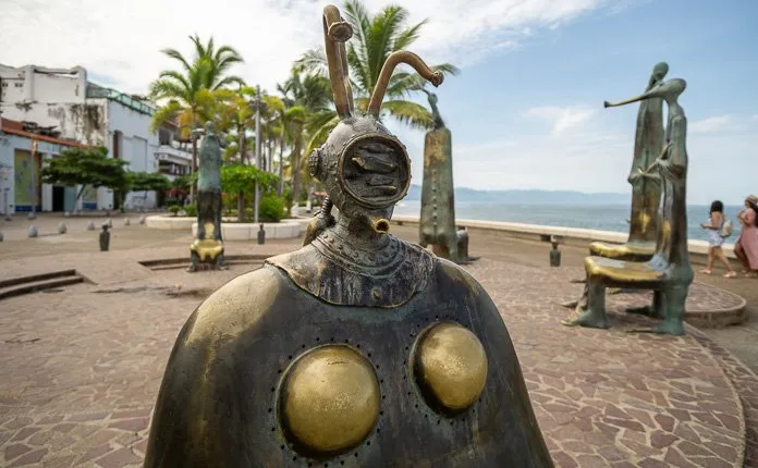 uerto Vallarta's Malecon area is a must see when visiting this destination city. Located along the Pacific Ocean front the Malecon stretches for 12 blocks, almost a mile long, and is full of spectacular artwork, shops, stands, bars and restaurants. On any day of the week you will find something happening along Puerto Vallarta's Malecon.