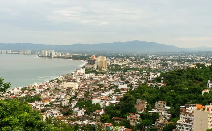 uerto Vallarta's Malecon area is a must see when visiting this destination city. Located along the Pacific Ocean front the Malecon stretches for 12 blocks, almost a mile long, and is full of spectacular artwork, shops, stands, bars and restaurants. On any day of the week you will find something happening along Puerto Vallarta's Malecon.