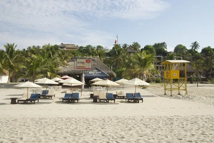 Beach bar Puerto Escondido | A Quick Backpacking Guide to Puerto Escondido beach bar Puerto Escondido