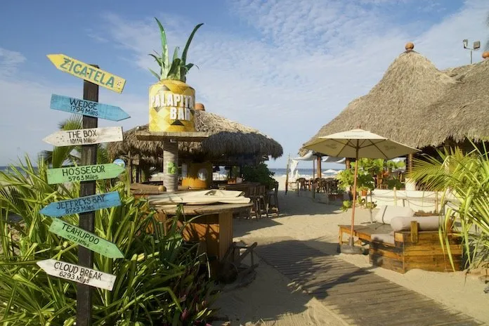 Tiki Bar Puerto Escondido | A Quick Backpacking Guide to Puerto Escondido Tiki Bar Puerto Escondido