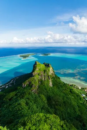 Moorea Island French Polynesia hike | Adventure Photographer Portfolio Moorea island hiking view with mountain and blue ocean